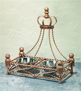 Pet Feeder for Your Royal Pet